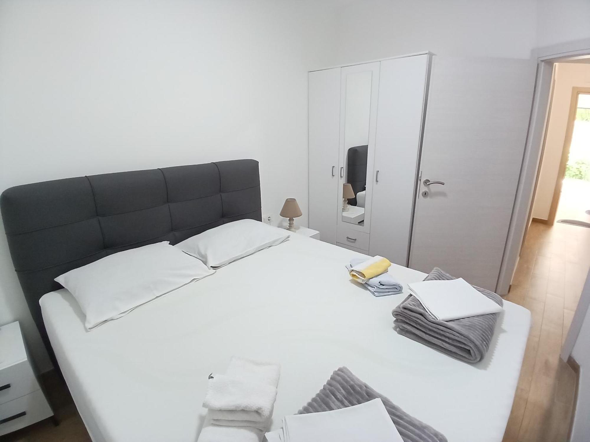 Apartments Tiha Noc Котор Екстер'єр фото