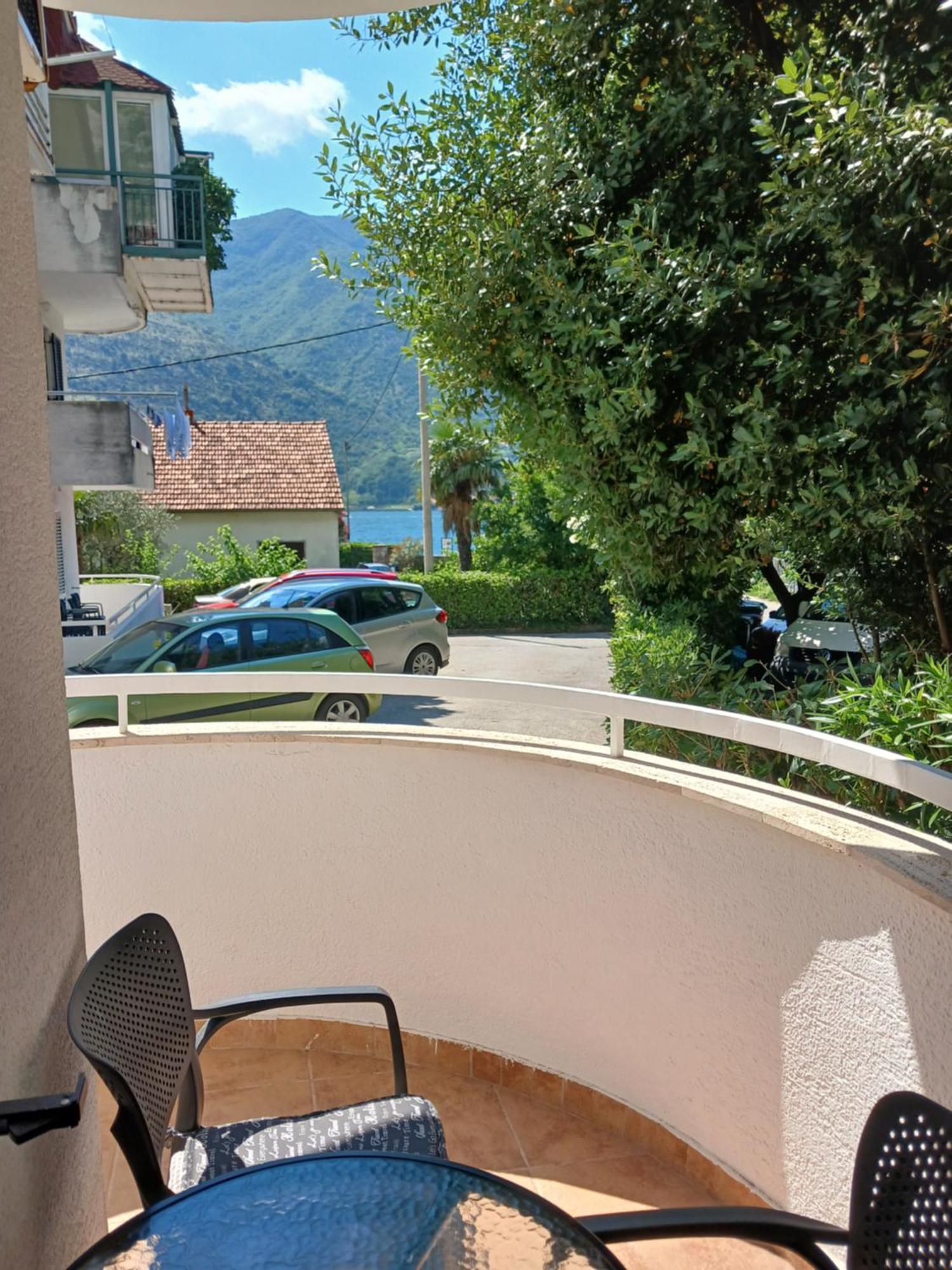 Apartments Tiha Noc Котор Екстер'єр фото